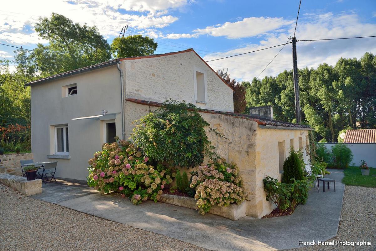 Le Clos Des Oiseaux Saintes Exterior foto